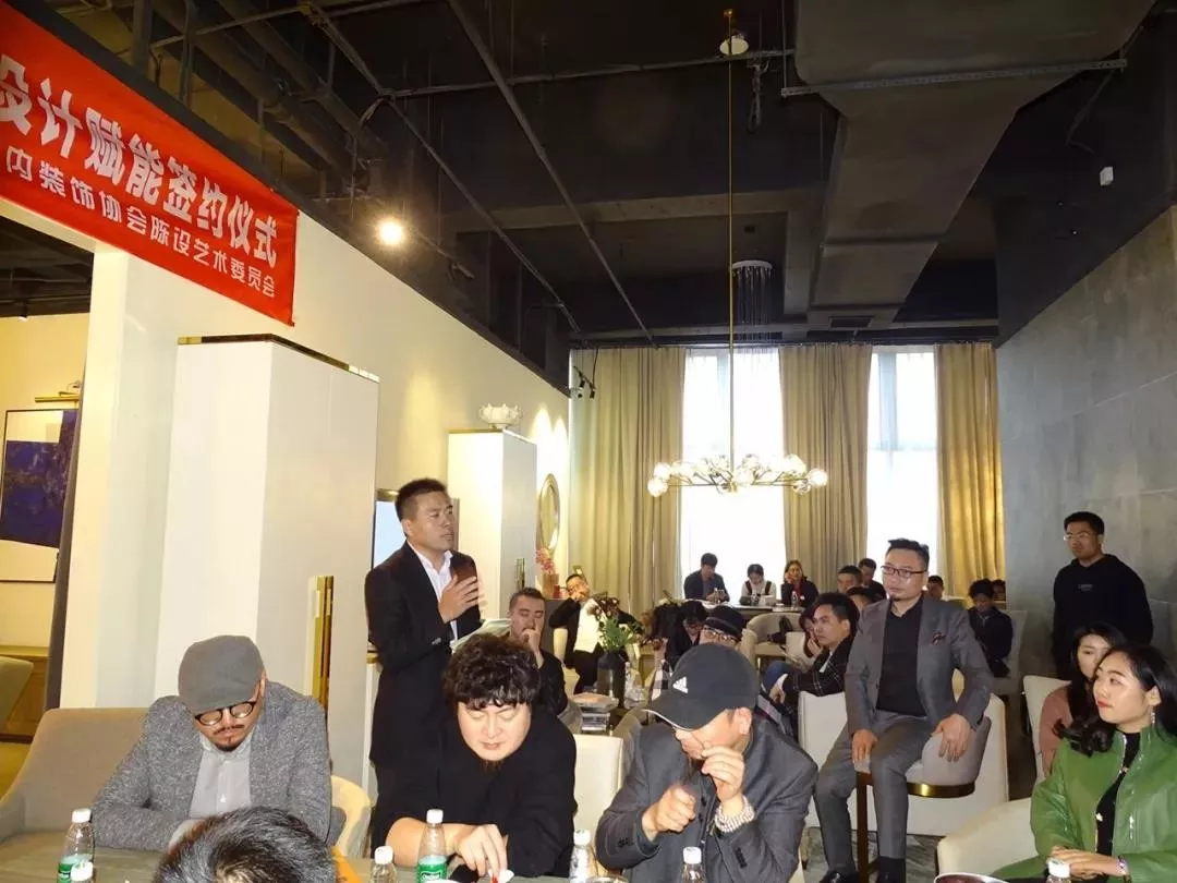 中國晶鯤鵬獎(jiǎng)戰(zhàn)略合作伙伴設(shè)計(jì)賦能簽約儀式圓滿召開—成都建博會(huì)“大家居·設(shè)計(jì)周”(圖10) 中國晶鯤鵬獎(jiǎng)戰(zhàn)略合作伙伴設(shè)計(jì)賦能簽約儀式圓滿召開—成都建博會(huì)“大家居·設(shè)計(jì)周”(圖10)