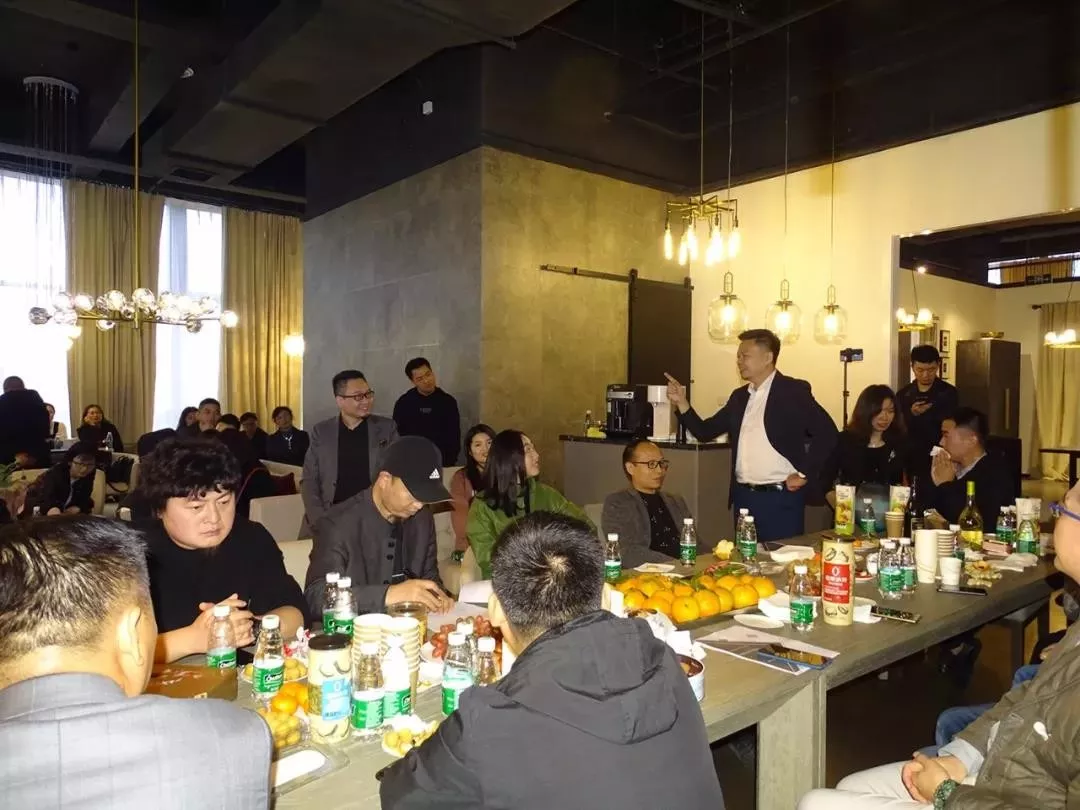 中國晶鯤鵬獎(jiǎng)戰(zhàn)略合作伙伴設(shè)計(jì)賦能簽約儀式圓滿召開—成都建博會(huì)“大家居·設(shè)計(jì)周”(圖11) 中國晶鯤鵬獎(jiǎng)戰(zhàn)略合作伙伴設(shè)計(jì)賦能簽約儀式圓滿召開—成都建博會(huì)“大家居·設(shè)計(jì)周”(圖11)